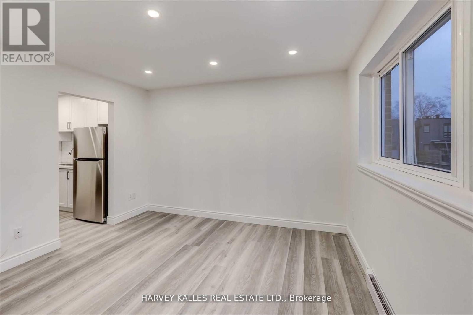 B - 901 Millwood Road, Toronto, Ontario M4G 1X2 - Photo 5 - C13070976