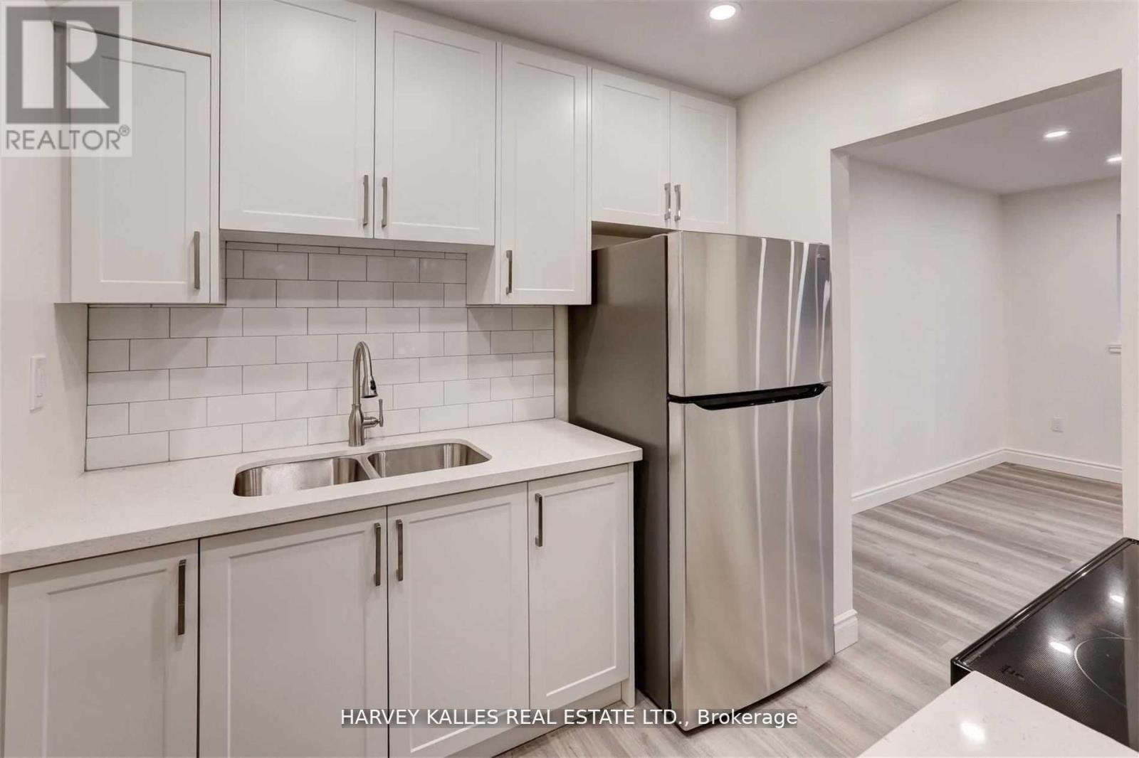 B - 901 Millwood Road, Toronto, Ontario M4G 1X2 - Photo 6 - C13070976