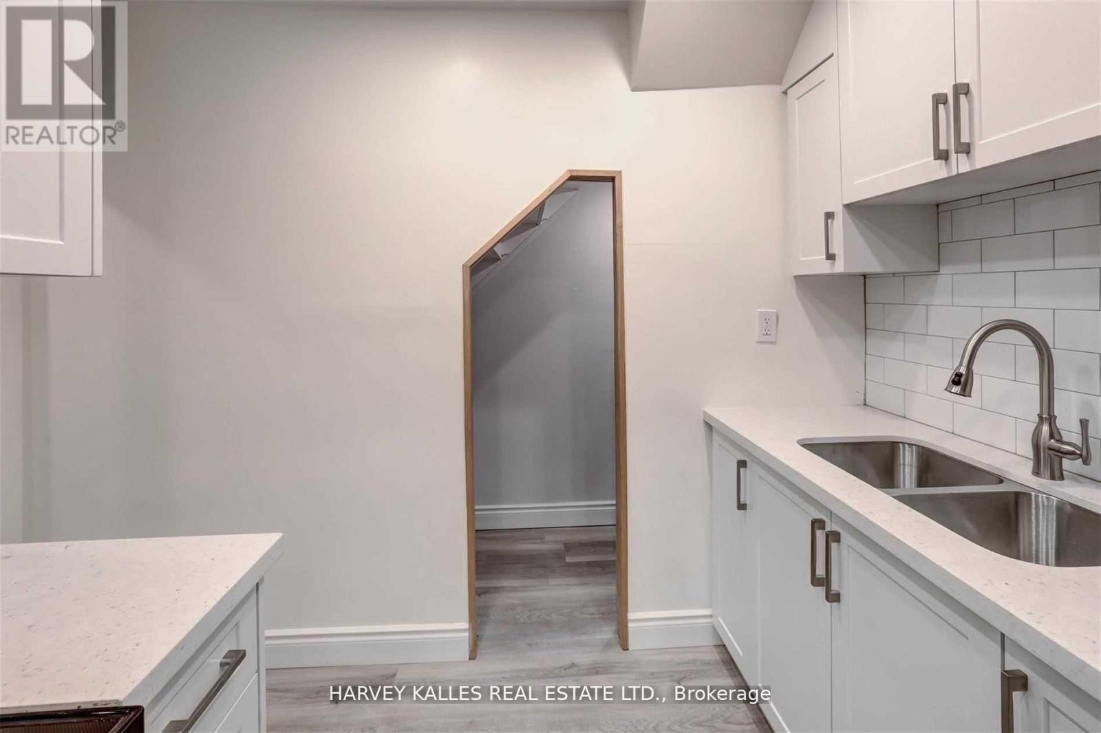 B - 901 Millwood Road, Toronto, Ontario M4G 1X2 - Photo 9 - C13070976