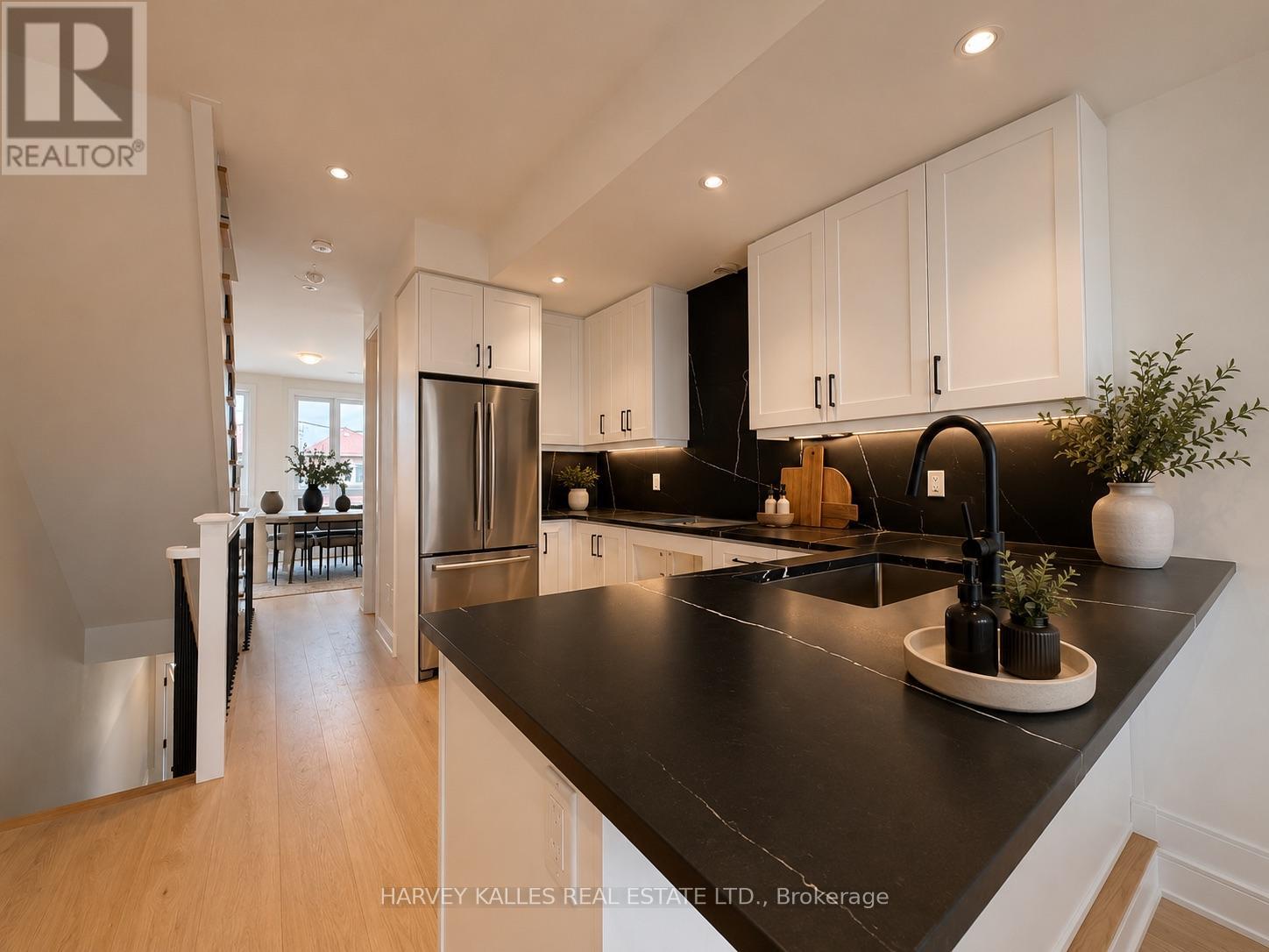 3 Innes Avenue, Toronto, Ontario  M6E 0B2 - Photo 6 - W13084958