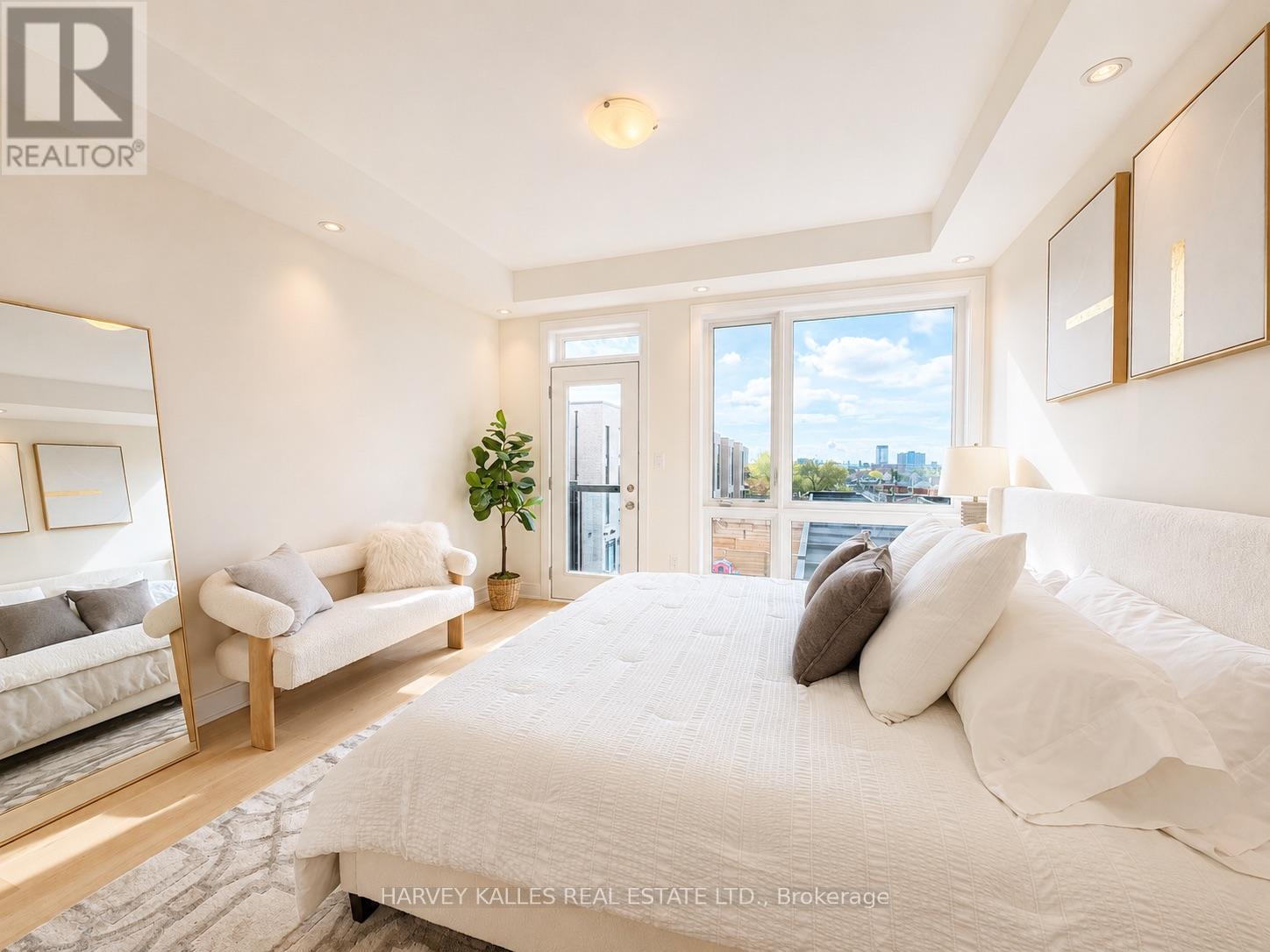 3 Innes Avenue, Toronto, Ontario  M6E 0B2 - Photo 7 - W13084958