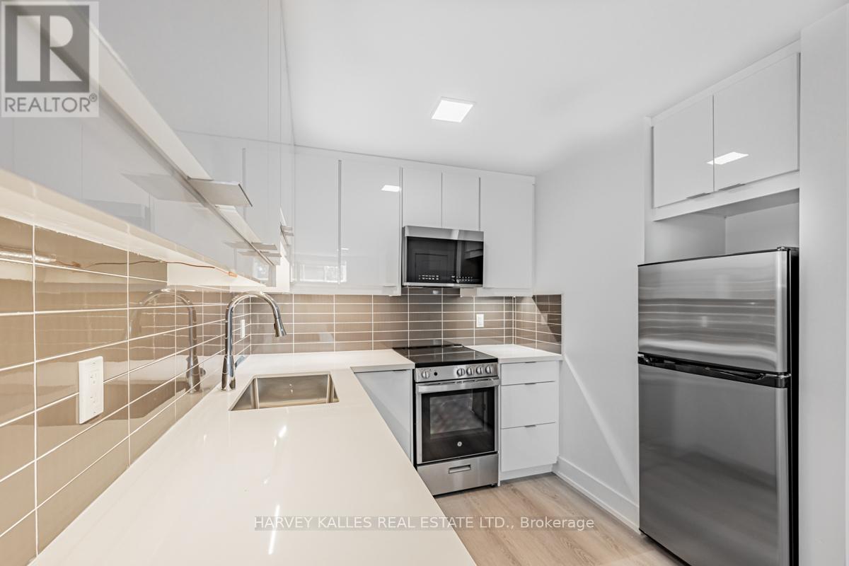 18 Cavell Avenue, Toronto, Ontario M8V 1P2 - Photo 12 - W13085404