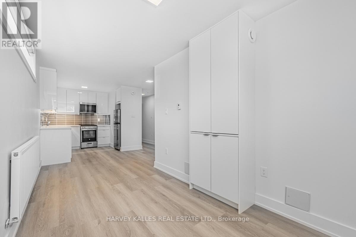 18 Cavell Avenue, Toronto, Ontario M8V 1P2 - Photo 16 - W13085404