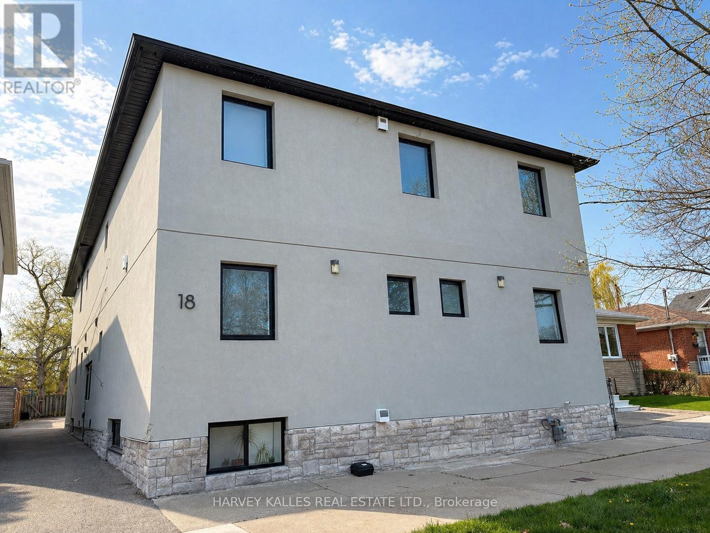 18 Cavell Avenue, Toronto, Ontario M8V 1P2 - Photo 4 - W13085404