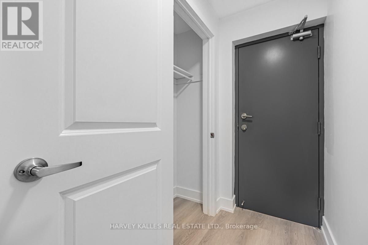 18 Cavell Avenue, Toronto, Ontario M8V 1P2 - Photo 7 - W13085404