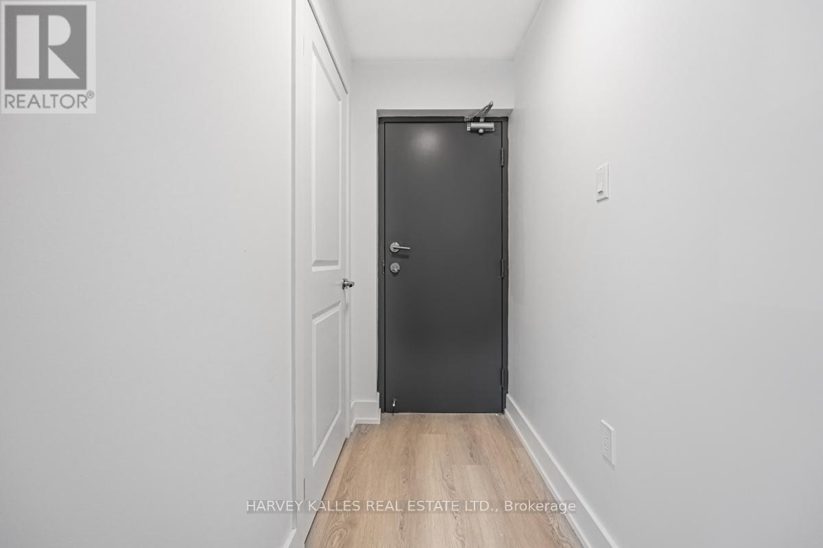18 Cavell Avenue, Toronto, Ontario M8V 1P2 - Photo 8 - W13085404