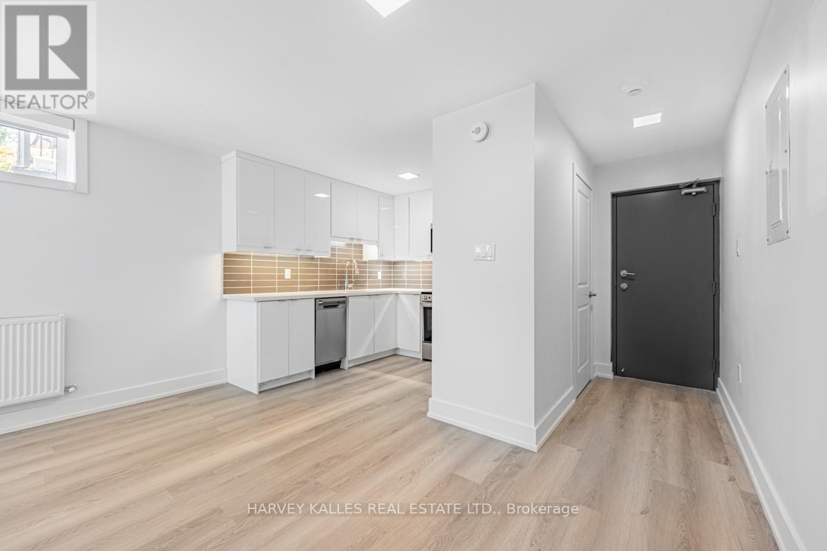18 Cavell Avenue, Toronto, Ontario M8V 1P2 - Photo 9 - W13085404