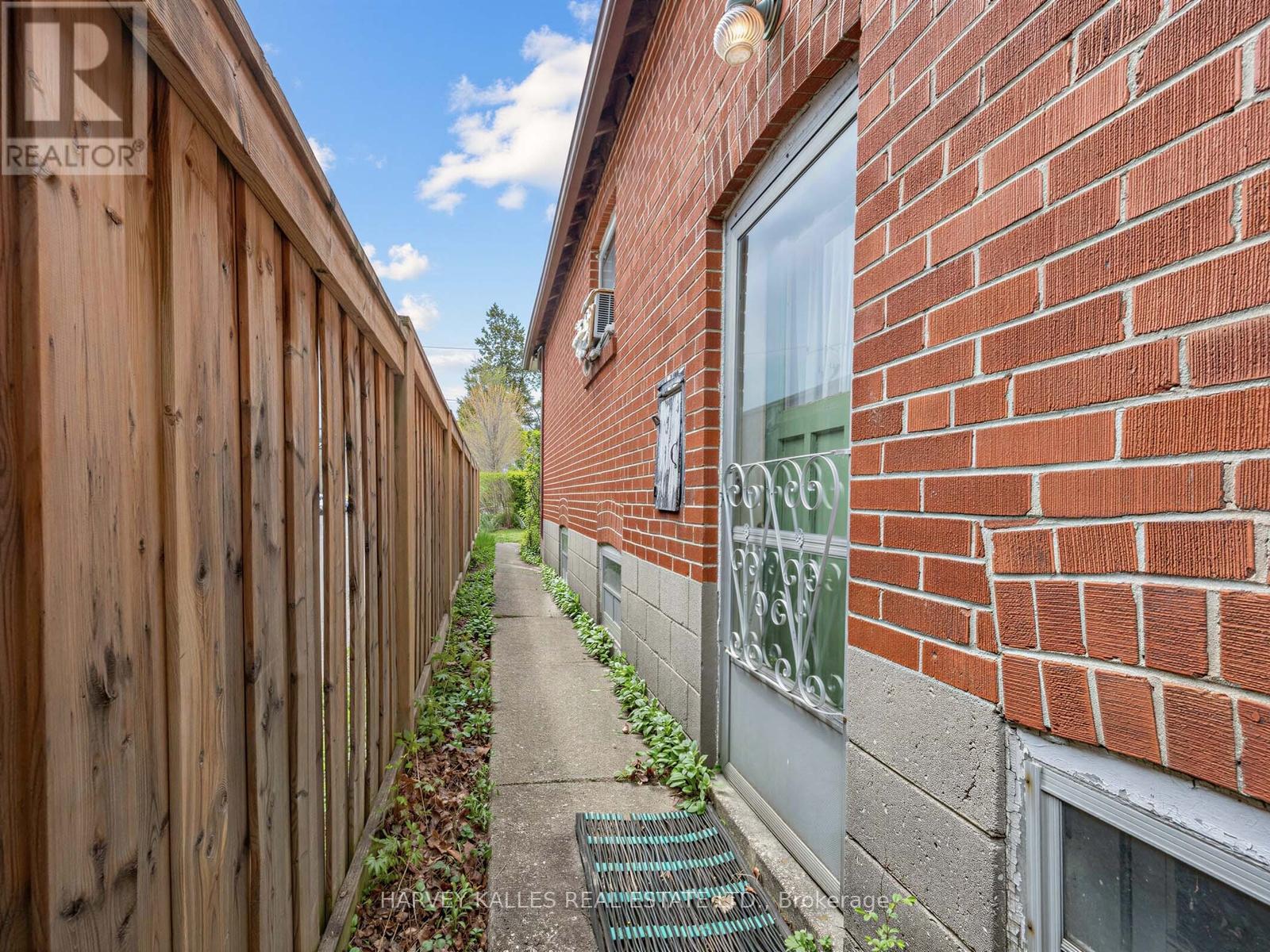 12 Invermay Avenue, Toronto, Ontario  M3H 1Z2 - Photo 36 - C13098240