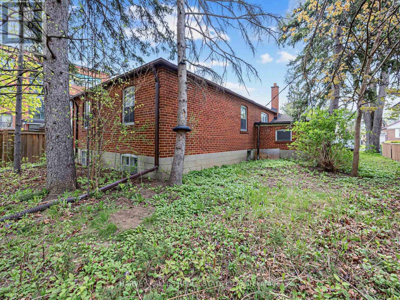 12 Invermay Avenue, Toronto, Ontario  M3H 1Z2 - Photo 39 - C13098240