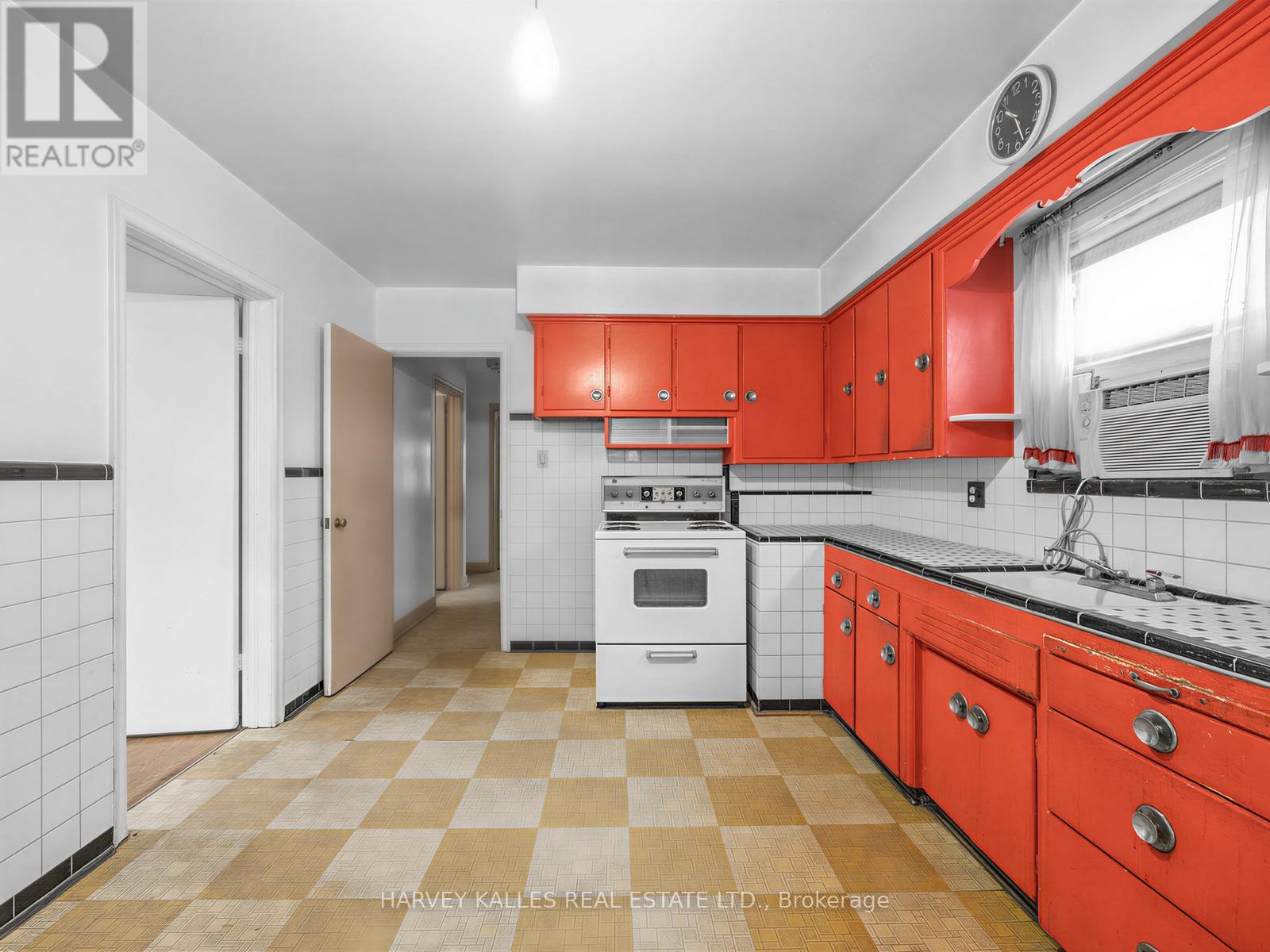 12 Invermay Avenue, Toronto, Ontario  M3H 1Z2 - Photo 6 - C13098240