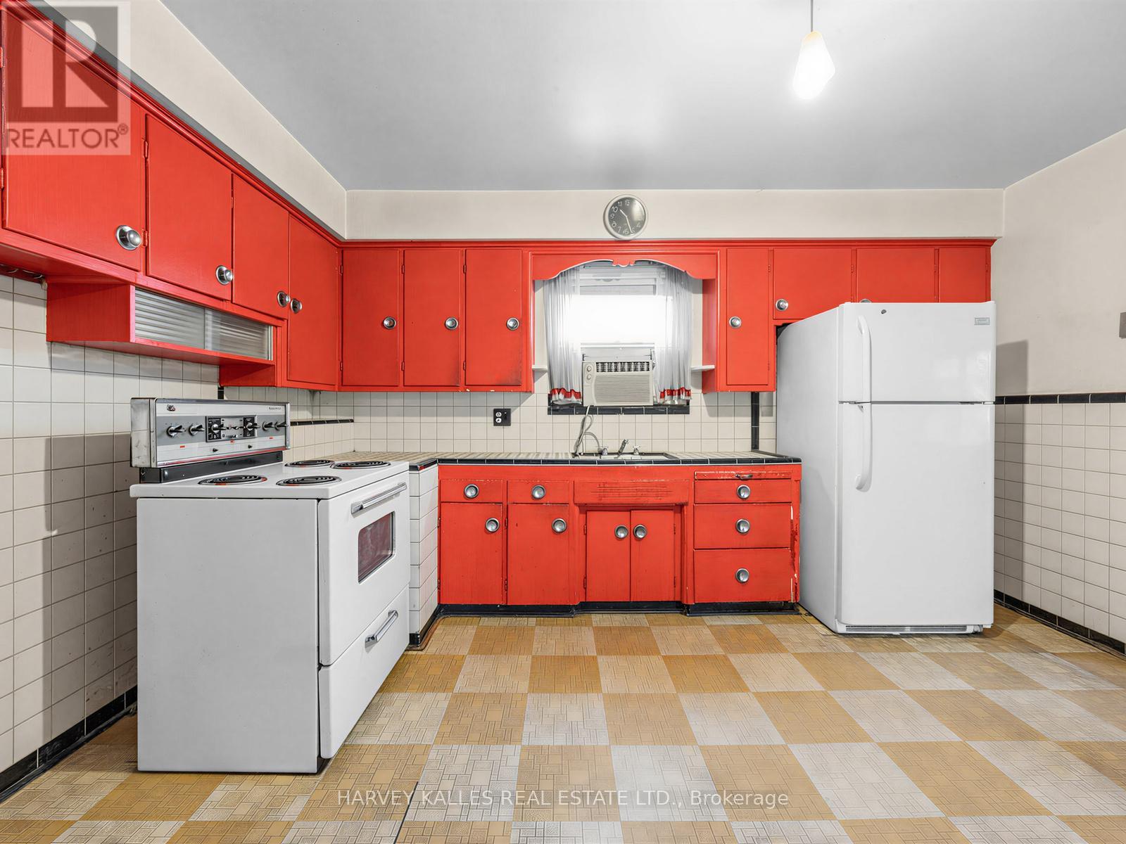 12 Invermay Avenue, Toronto, Ontario  M3H 1Z2 - Photo 8 - C13098240