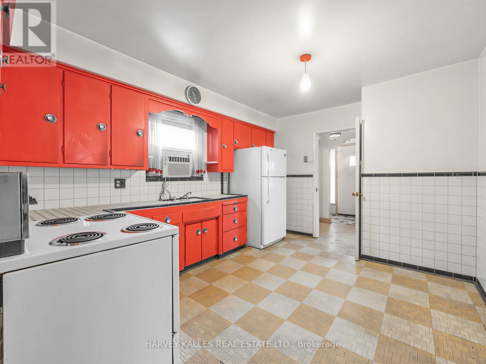 12 Invermay Avenue, Toronto, Ontario  M3H 1Z2 - Photo 9 - C13098240