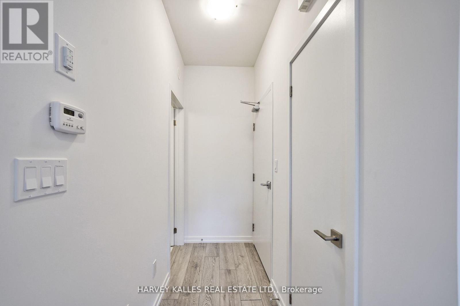 21 - 17 Lytham Green Circle, Newmarket, Ontario L3Y 0H4 - Photo 3 - N13105062