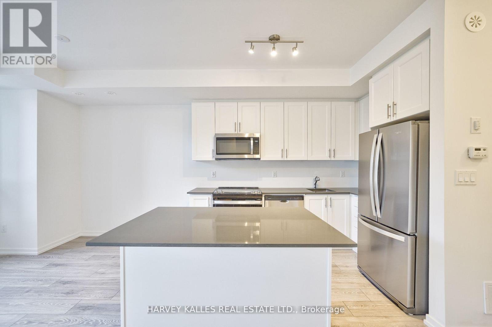 21 - 17 Lytham Green Circle, Newmarket, Ontario L3Y 0H4 - Photo 8 - N13105062