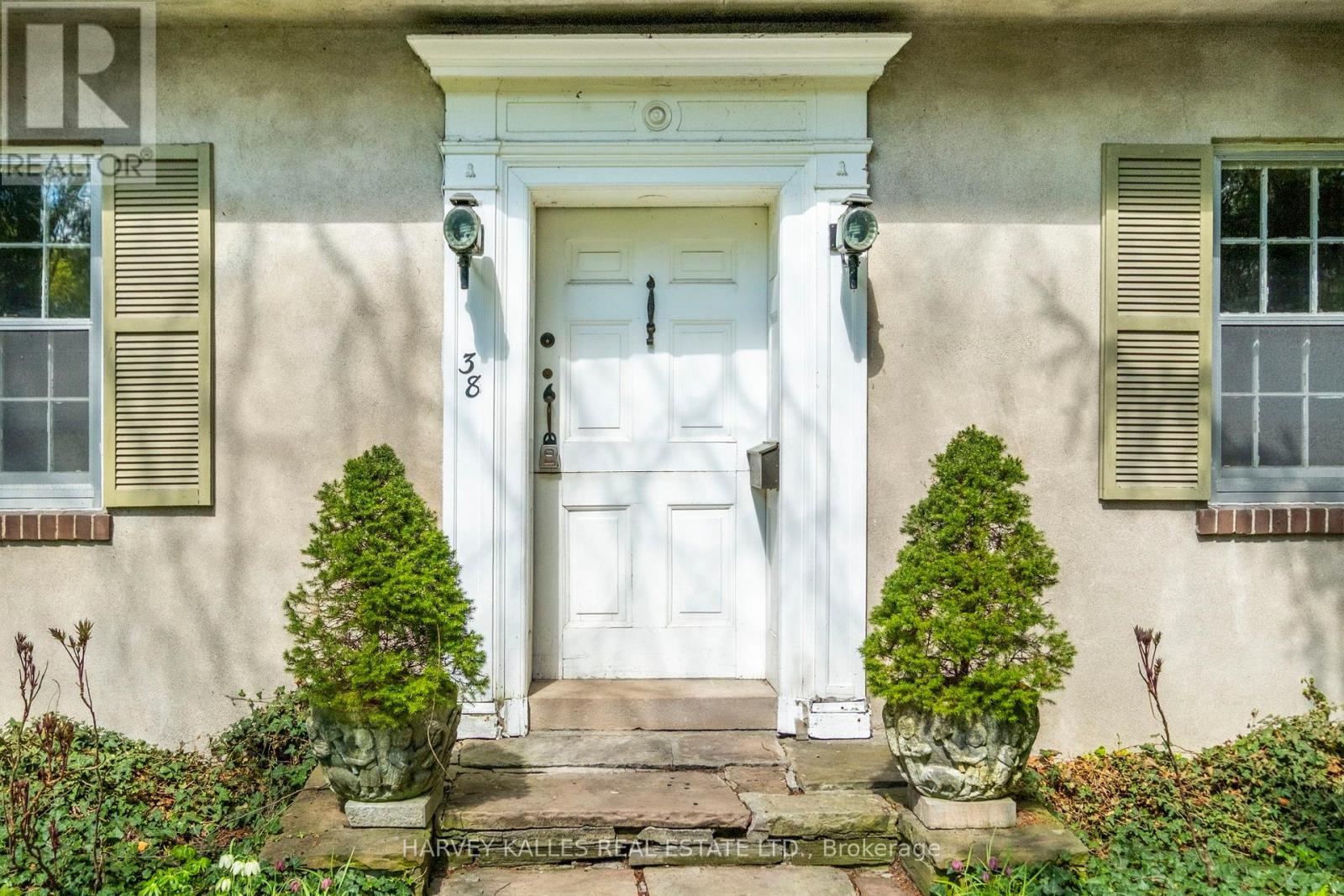 38 Donwoods Drive, Toronto, Ontario M4N 2G2 - Photo 3 - C13105714