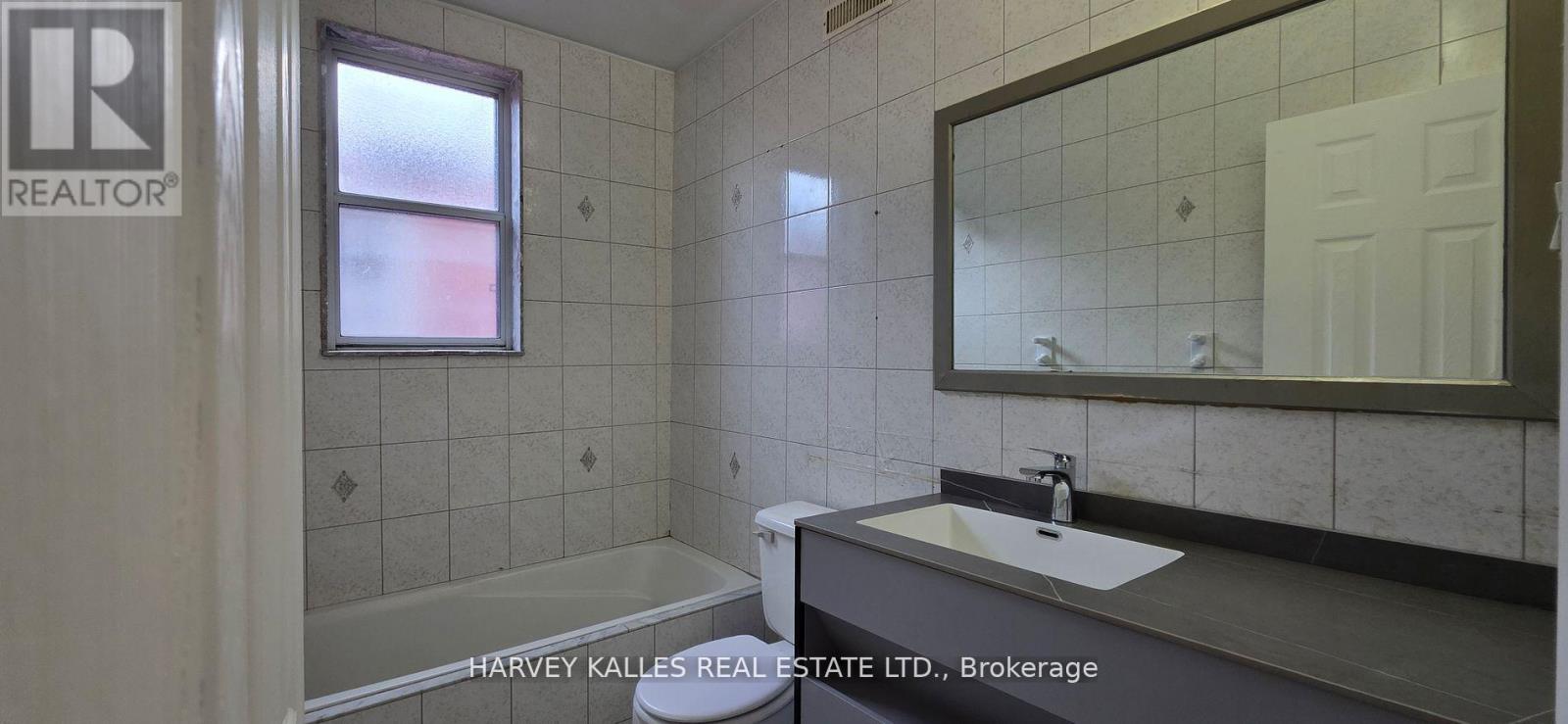 1767 Dufferin Street, Toronto, Ontario  M6E 3N9 - Photo 7 - C13107370
