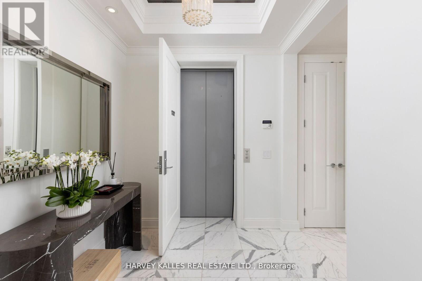 1202 - 206 Bloor Street W, Toronto, Ontario M5S 1T8 - Photo 2 - C13110076
