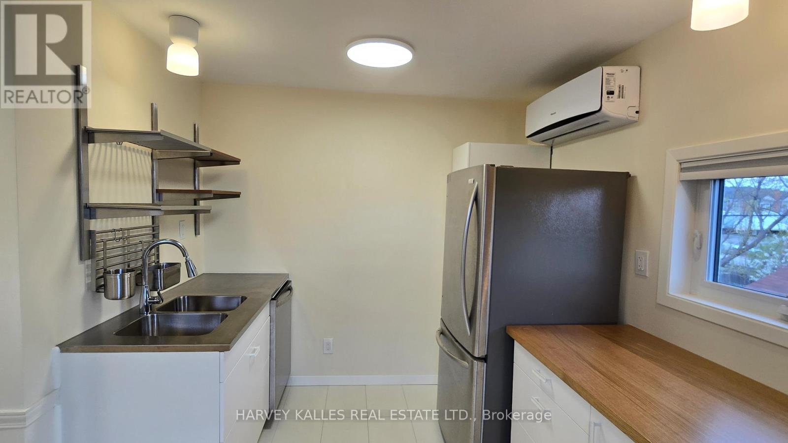 Upper - 279 Cornelius Parkway, Toronto, Ontario M3K 1T6 - Photo 10 - W13113674