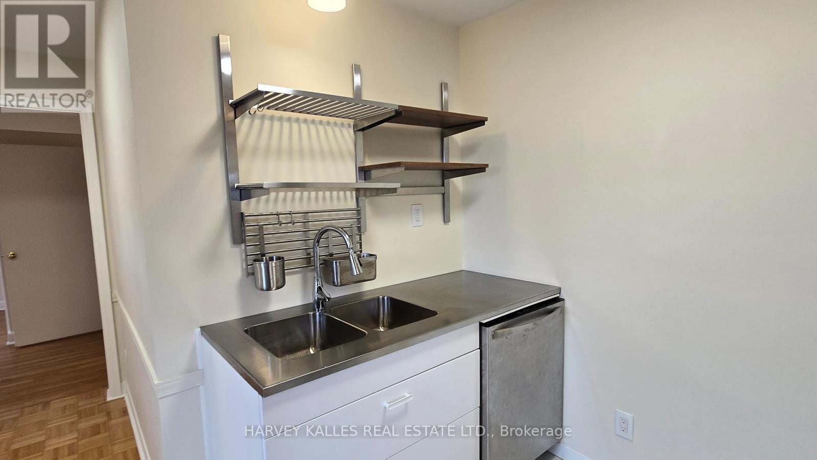 Upper - 279 Cornelius Parkway, Toronto, Ontario M3K 1T6 - Photo 11 - W13113674