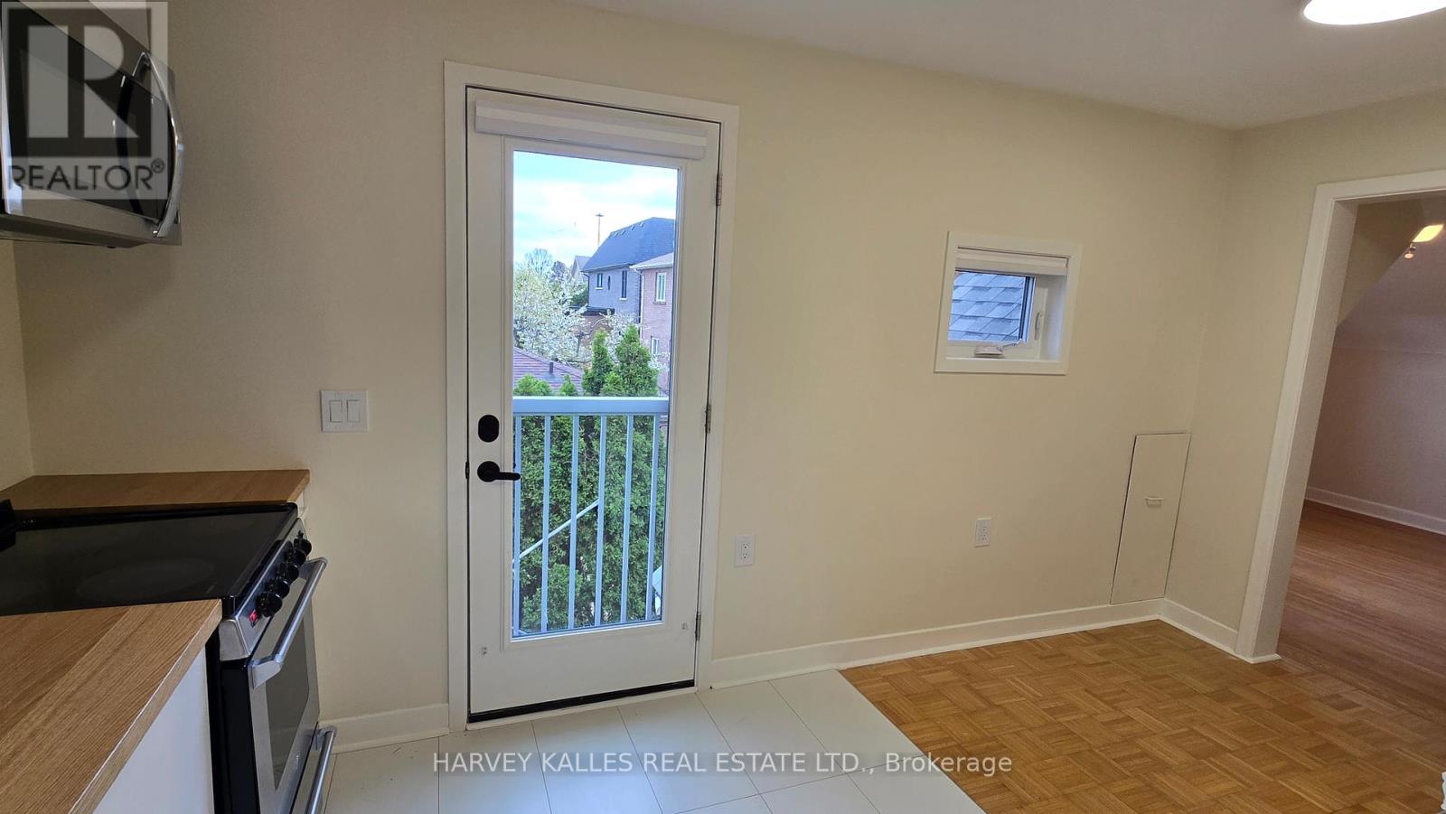 Upper - 279 Cornelius Parkway, Toronto, Ontario M3K 1T6 - Photo 13 - W13113674