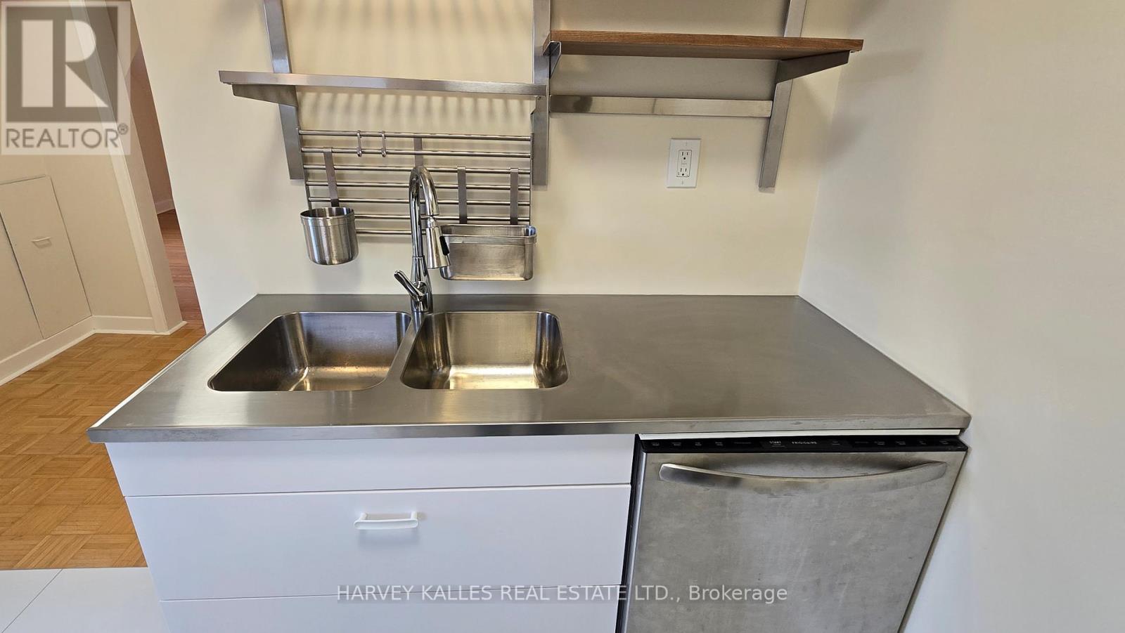 Upper - 279 Cornelius Parkway, Toronto, Ontario M3K 1T6 - Photo 14 - W13113674