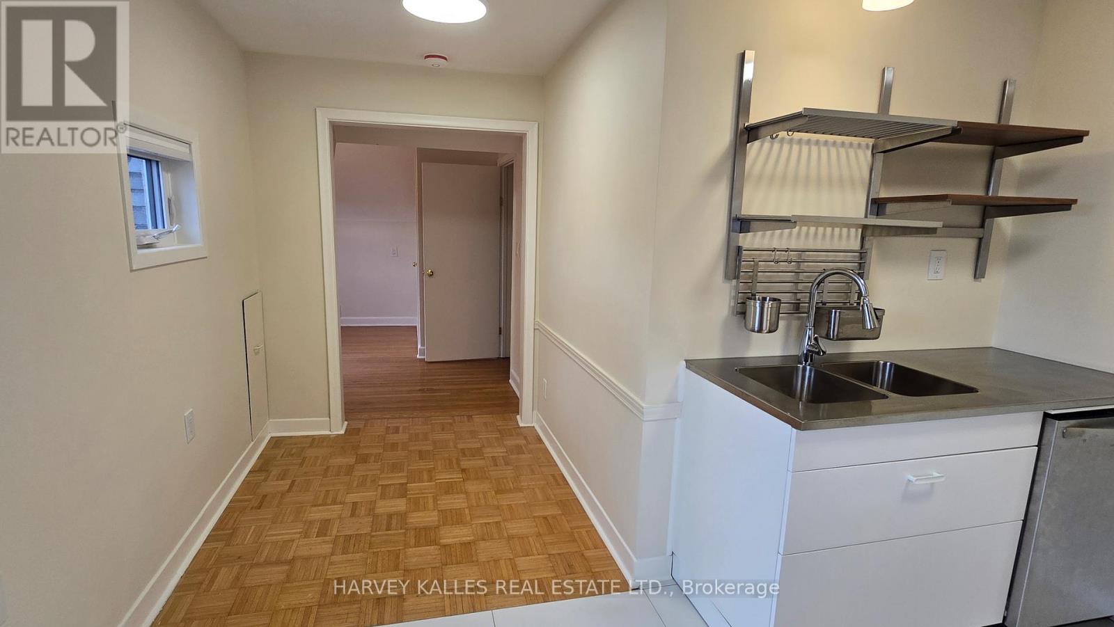 Upper - 279 Cornelius Parkway, Toronto, Ontario M3K 1T6 - Photo 15 - W13113674