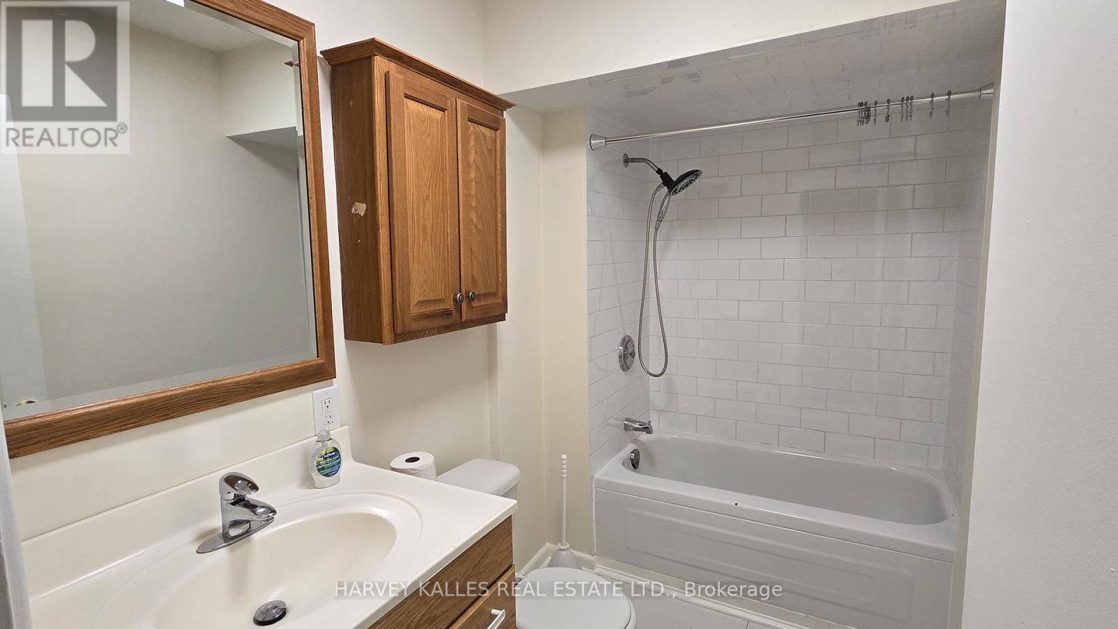 Upper - 279 Cornelius Parkway, Toronto, Ontario M3K 1T6 - Photo 20 - W13113674