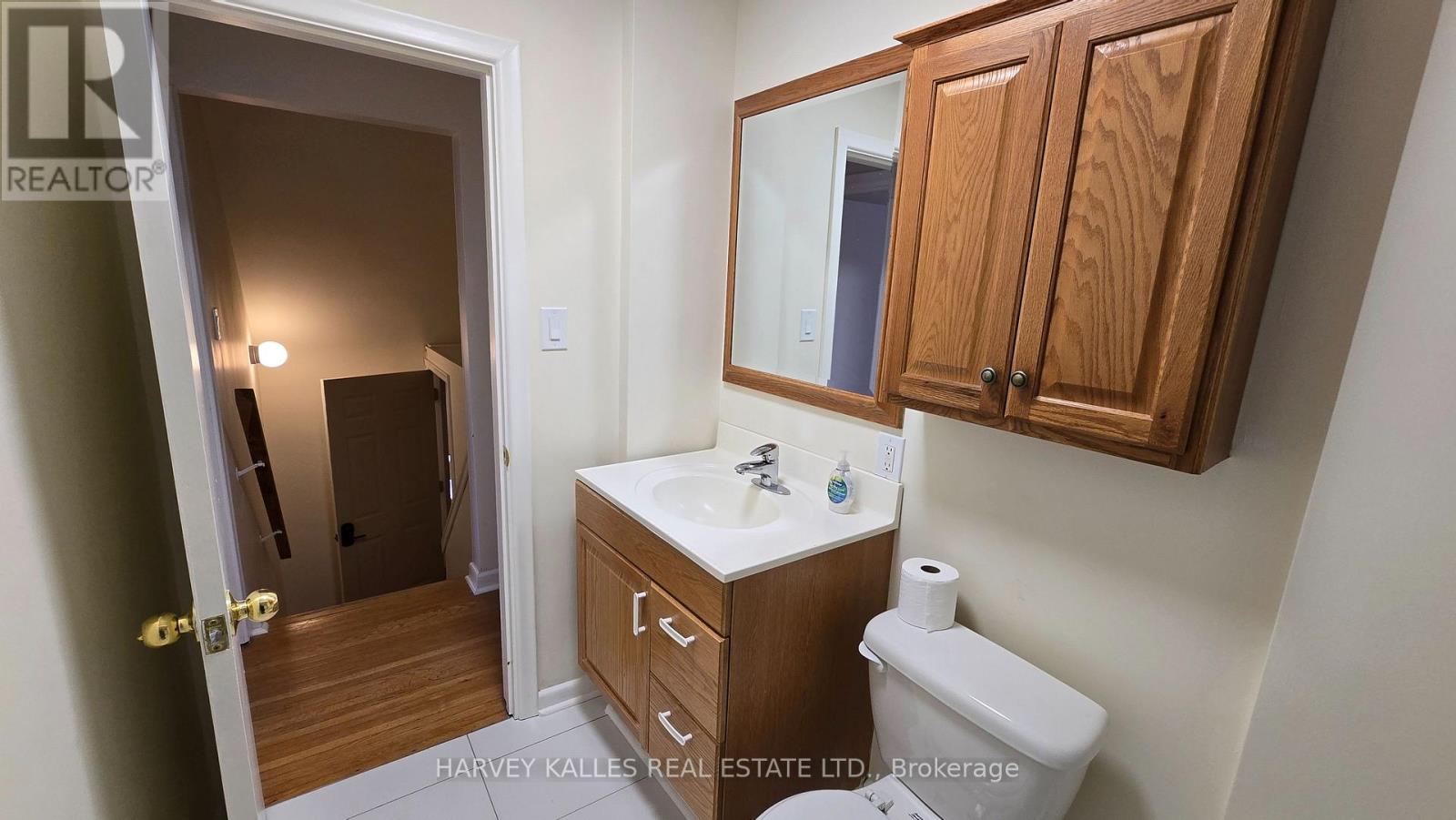 Upper - 279 Cornelius Parkway, Toronto, Ontario M3K 1T6 - Photo 21 - W13113674