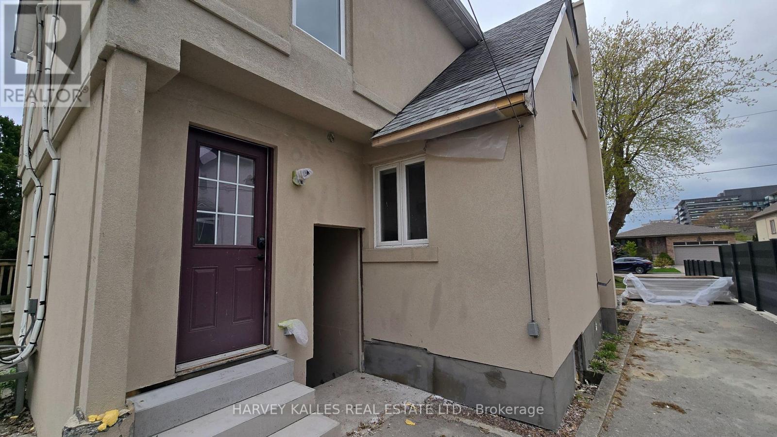 Upper - 279 Cornelius Parkway, Toronto, Ontario M3K 1T6 - Photo 32 - W13113674