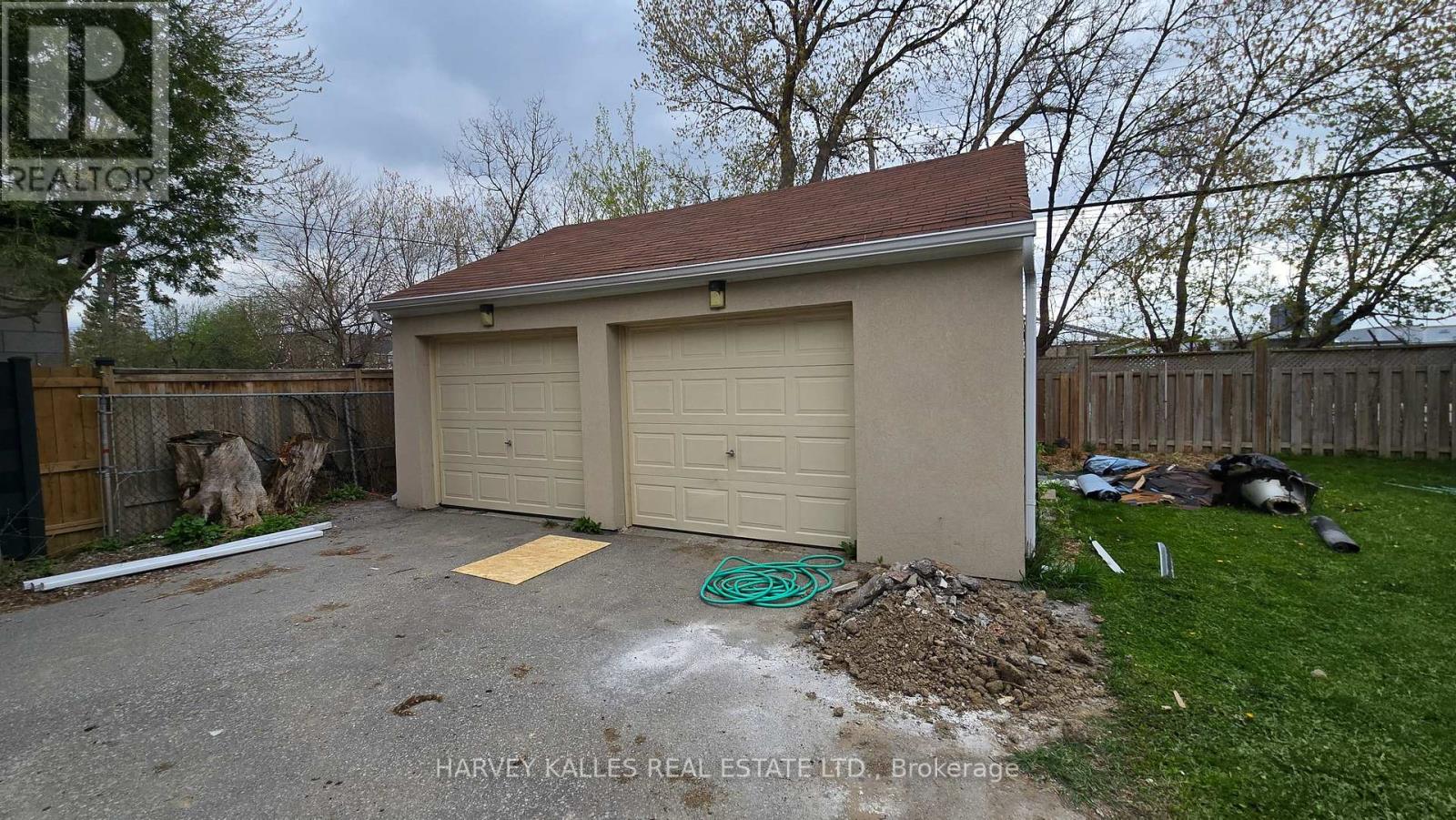 Upper - 279 Cornelius Parkway, Toronto, Ontario M3K 1T6 - Photo 34 - W13113674