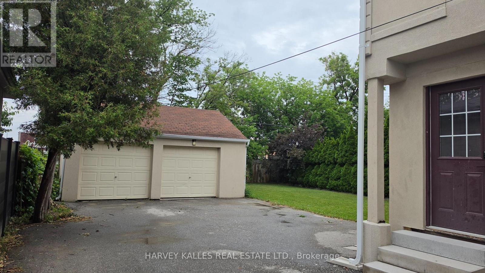 Upper - 279 Cornelius Parkway, Toronto, Ontario M3K 1T6 - Photo 35 - W13113674