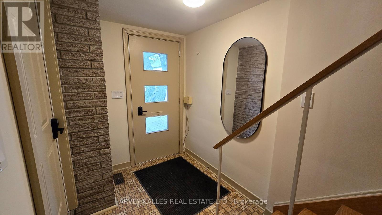 Upper - 279 Cornelius Parkway, Toronto, Ontario M3K 1T6 - Photo 5 - W13113674