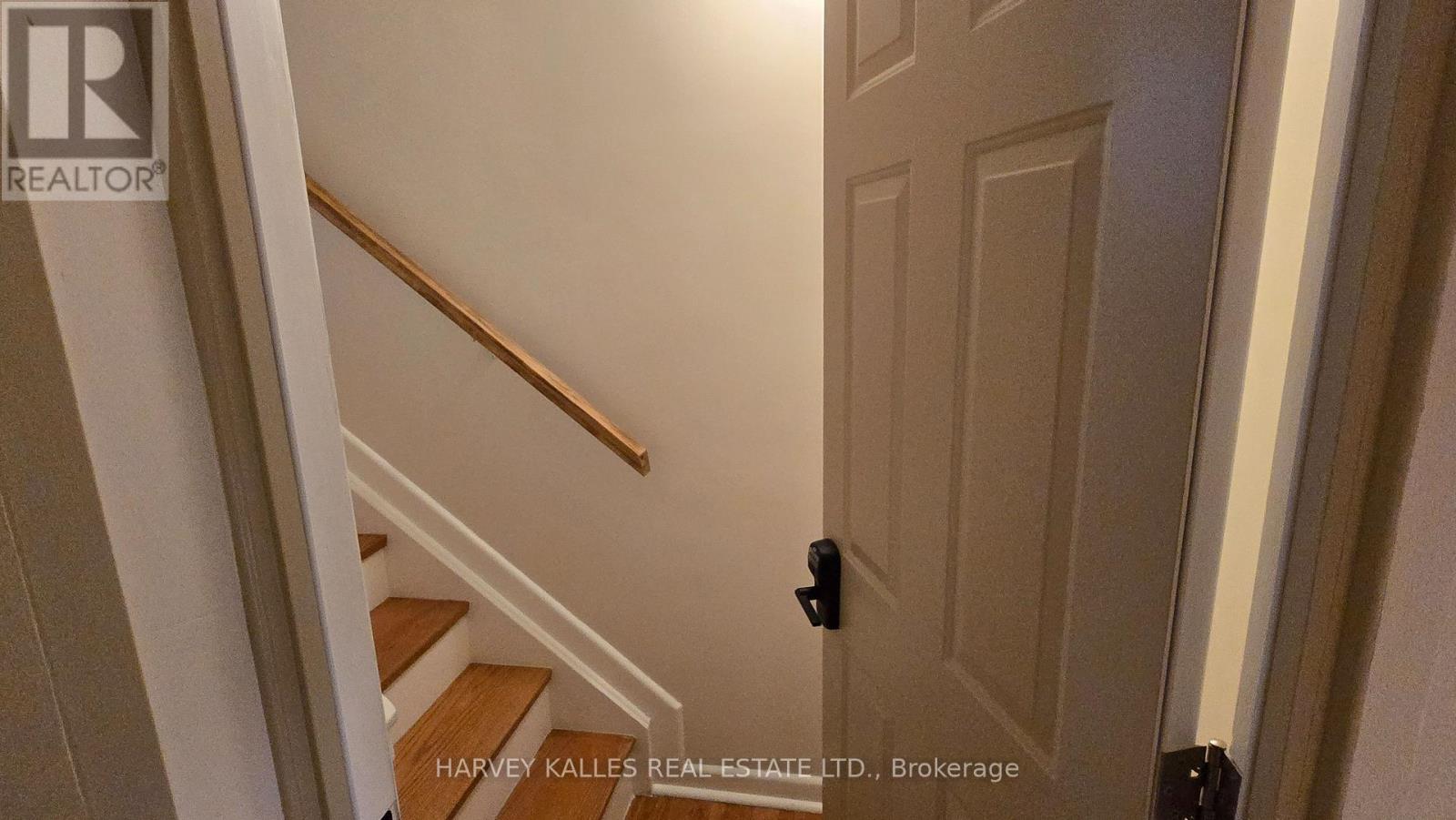 Upper - 279 Cornelius Parkway, Toronto, Ontario M3K 1T6 - Photo 8 - W13113674