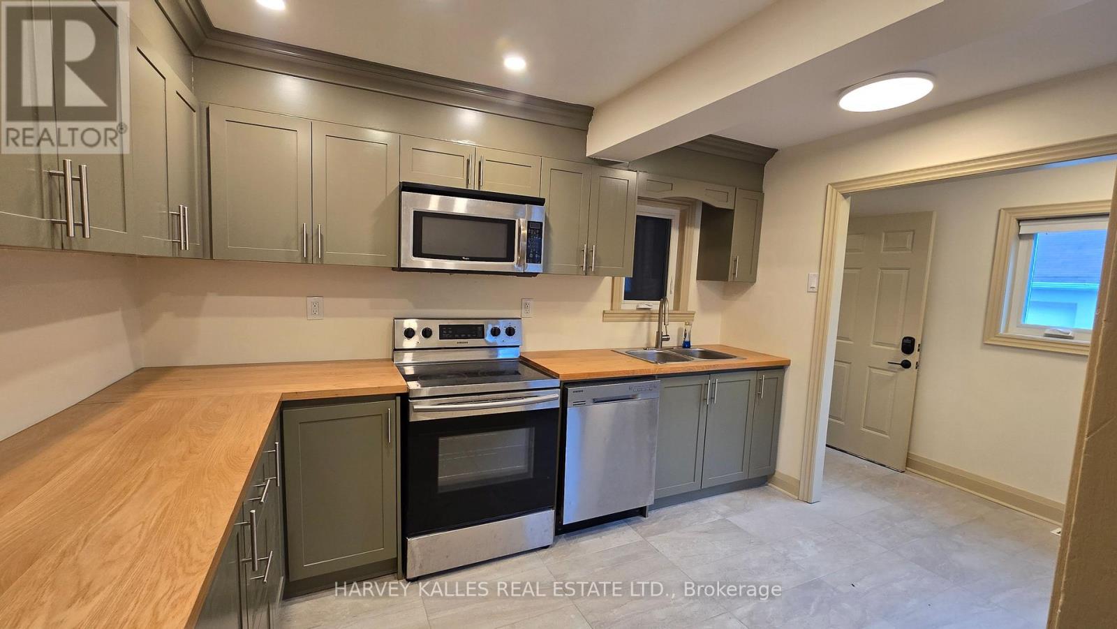 Main - 279 Cornelius Parkway, Toronto, Ontario  M3K 1T6 - Photo 11 - W13113698
