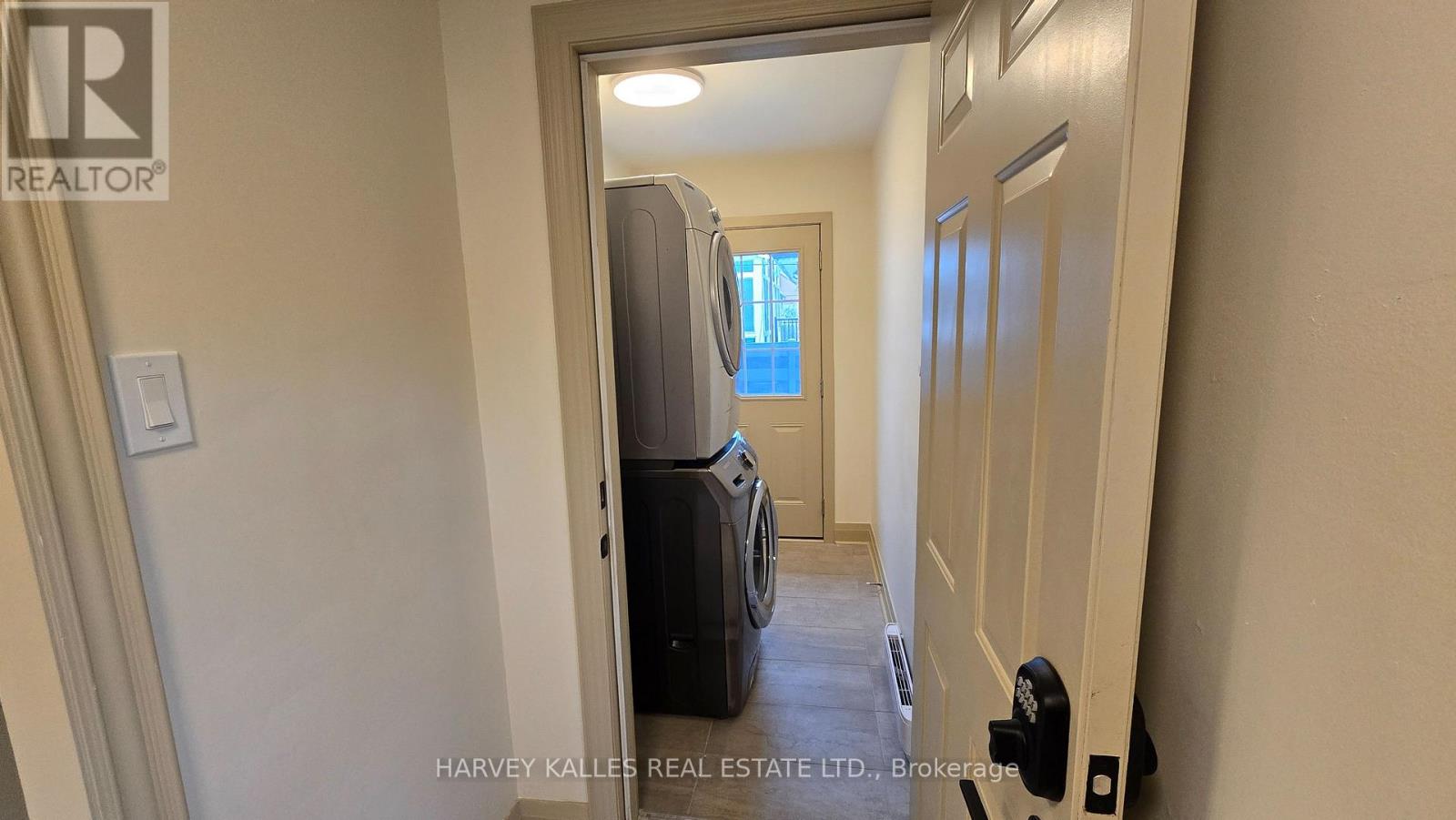 Main - 279 Cornelius Parkway, Toronto, Ontario  M3K 1T6 - Photo 17 - W13113698