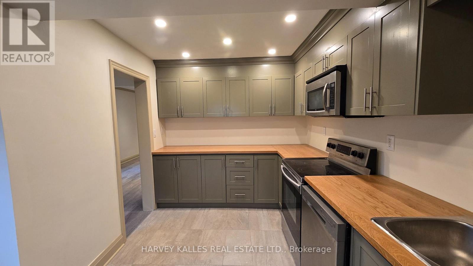 Main - 279 Cornelius Parkway, Toronto, Ontario  M3K 1T6 - Photo 19 - W13113698