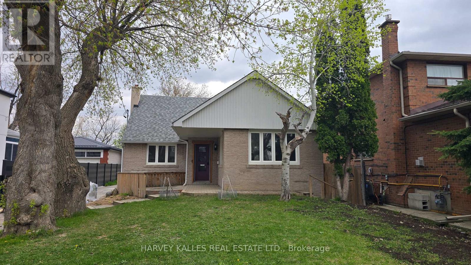 Main - 279 Cornelius Parkway, Toronto, Ontario  M3K 1T6 - Photo 2 - W13113698