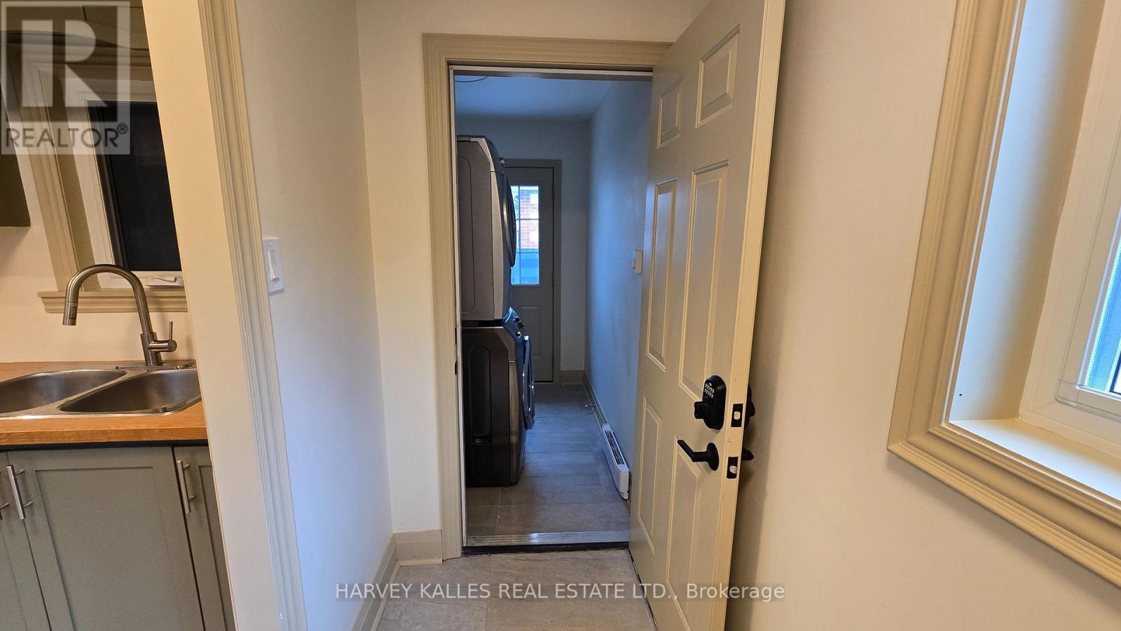 Main - 279 Cornelius Parkway, Toronto, Ontario  M3K 1T6 - Photo 21 - W13113698