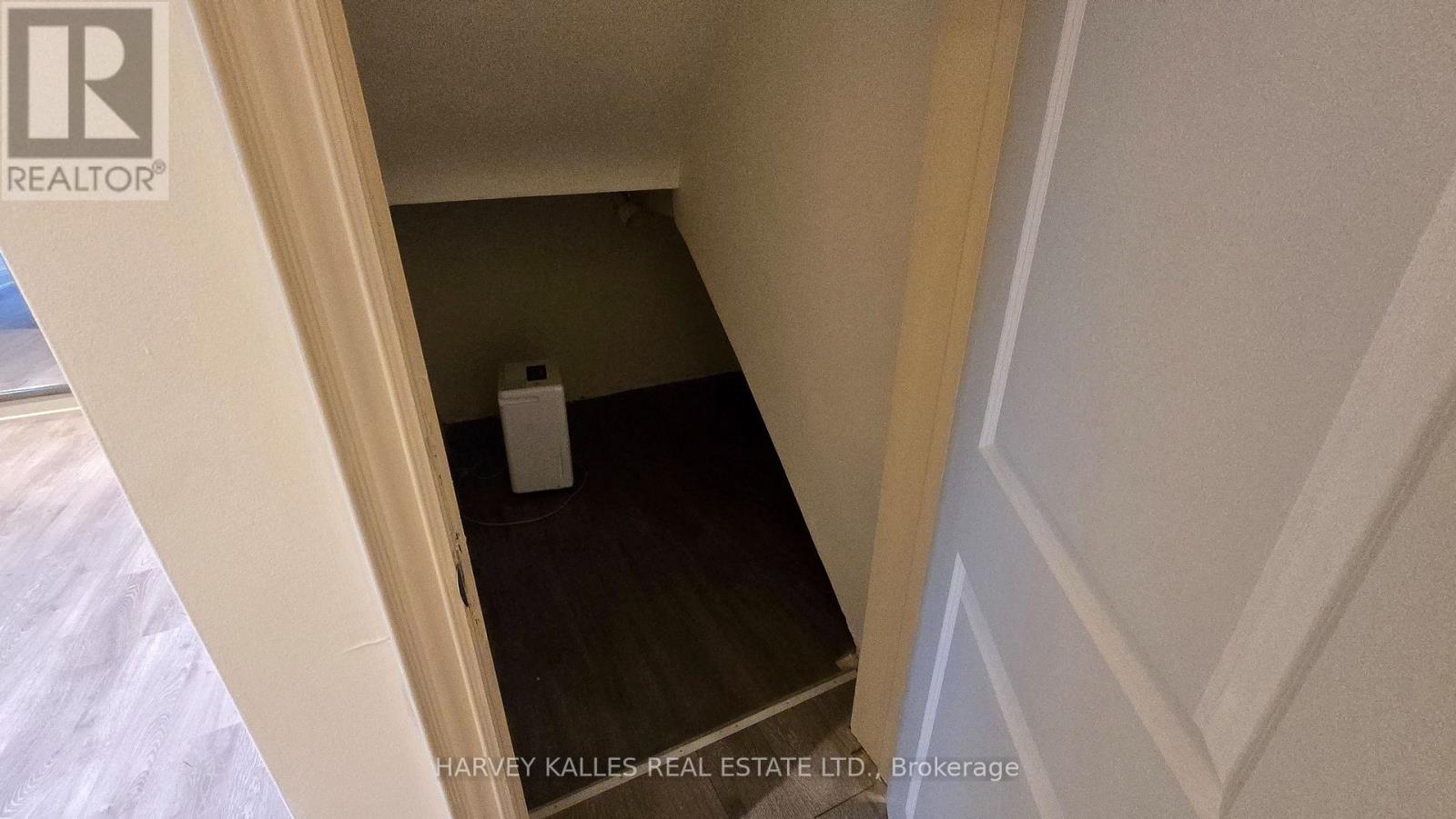 Main - 279 Cornelius Parkway, Toronto, Ontario  M3K 1T6 - Photo 23 - W13113698