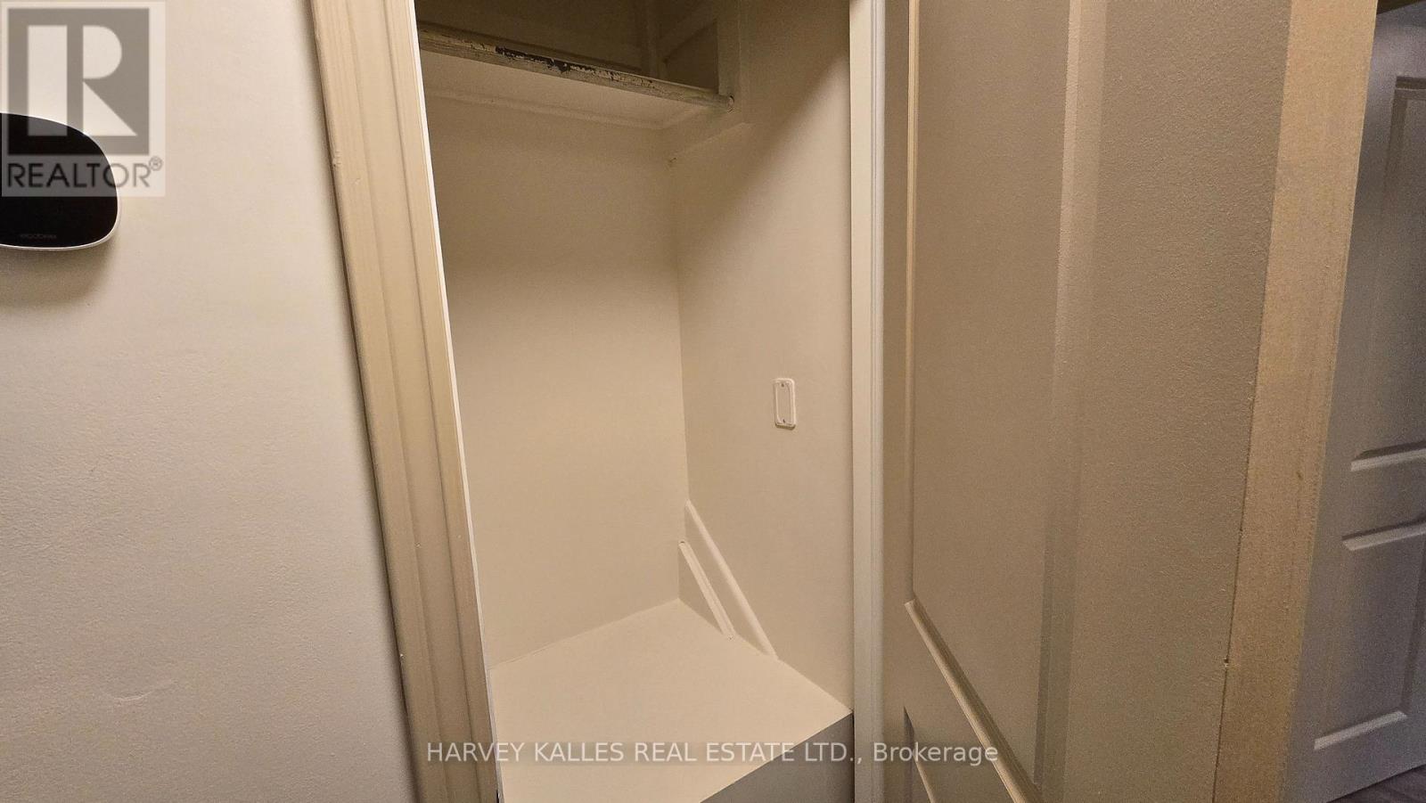 Main - 279 Cornelius Parkway, Toronto, Ontario  M3K 1T6 - Photo 27 - W13113698