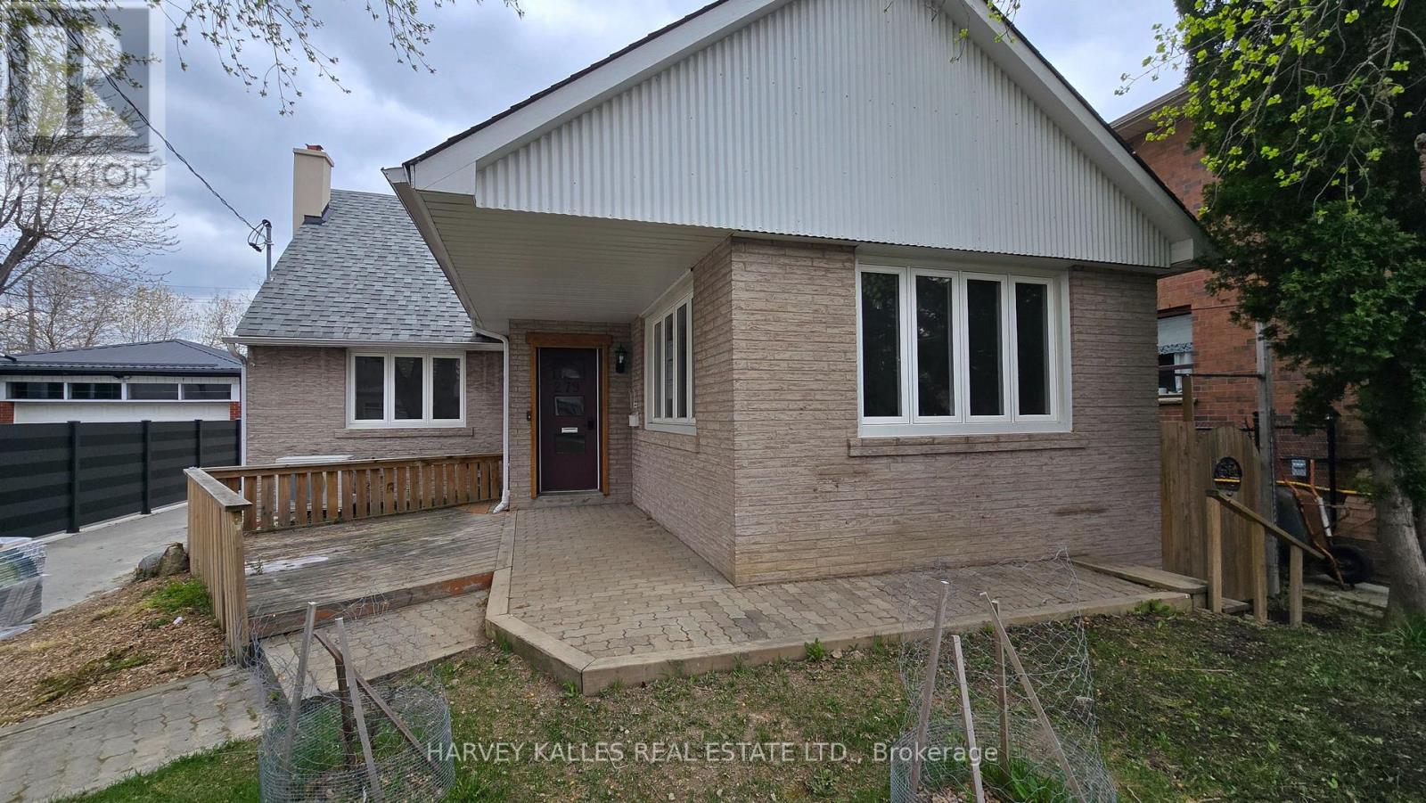 Main - 279 Cornelius Parkway, Toronto, Ontario  M3K 1T6 - Photo 3 - W13113698