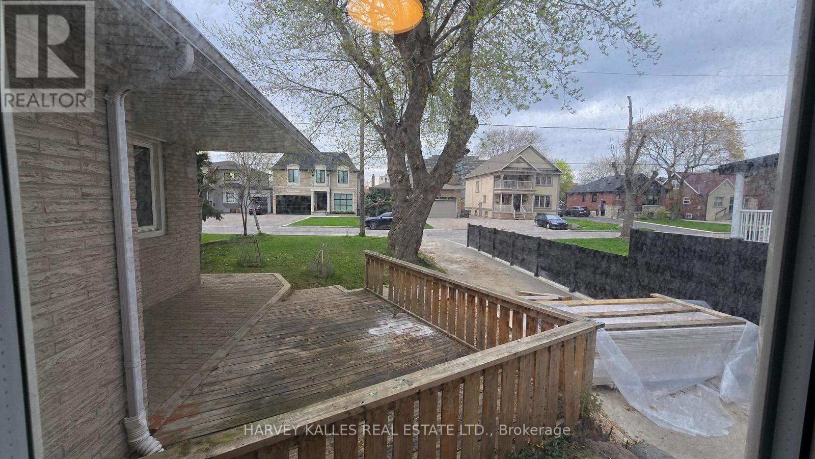 Main - 279 Cornelius Parkway, Toronto, Ontario  M3K 1T6 - Photo 4 - W13113698