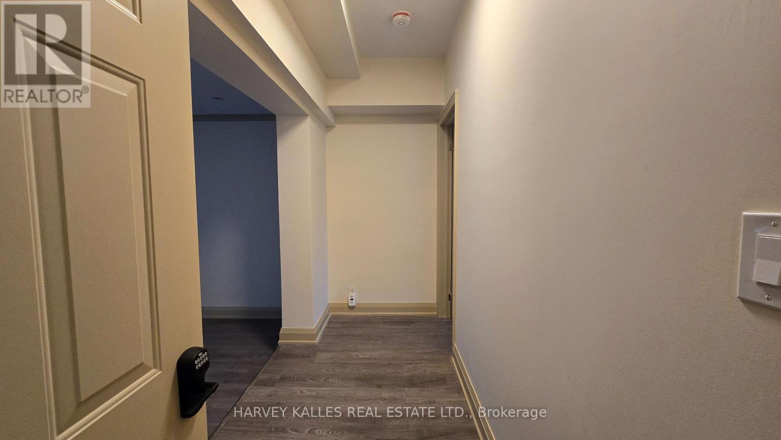 Main - 279 Cornelius Parkway, Toronto, Ontario  M3K 1T6 - Photo 6 - W13113698