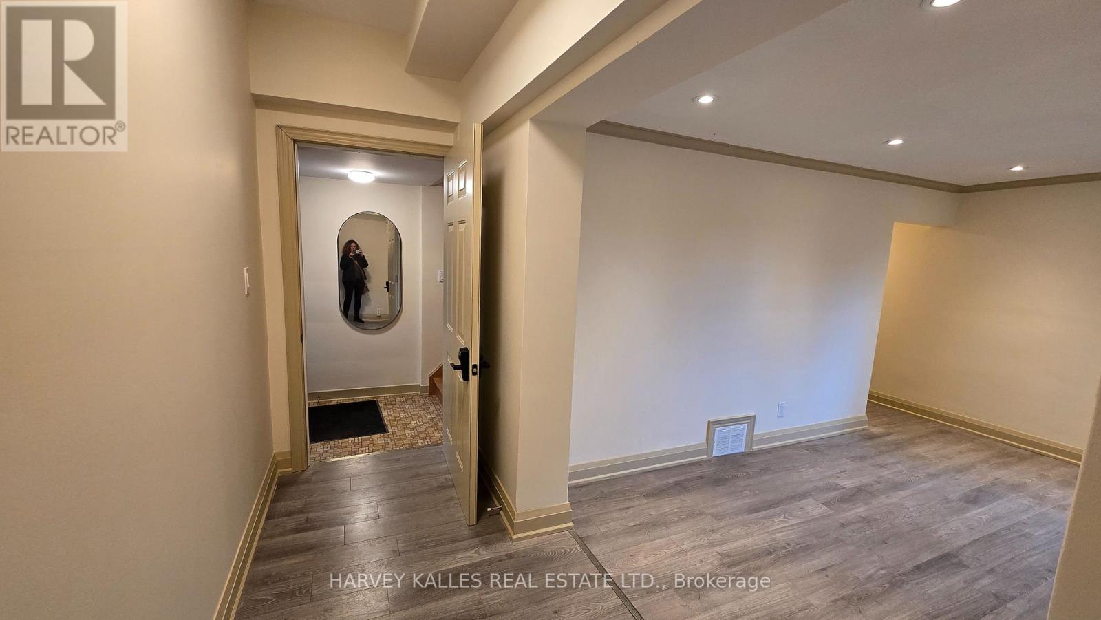 Main - 279 Cornelius Parkway, Toronto, Ontario  M3K 1T6 - Photo 8 - W13113698