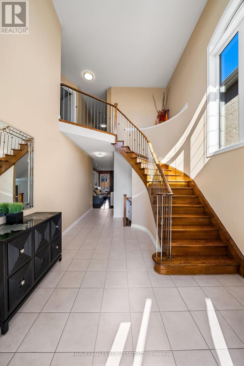36 Boundbrook Drive, Brampton, Ontario L7A 0M2 - Photo 5 - W13130526