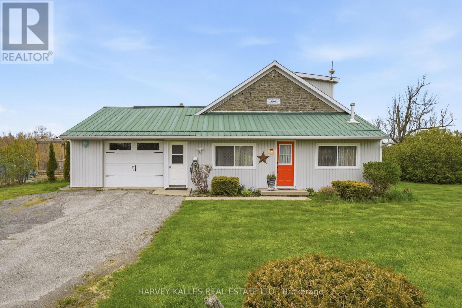 8 SCHOOL HOUSE ROAD, Prince Edward County, Ontario