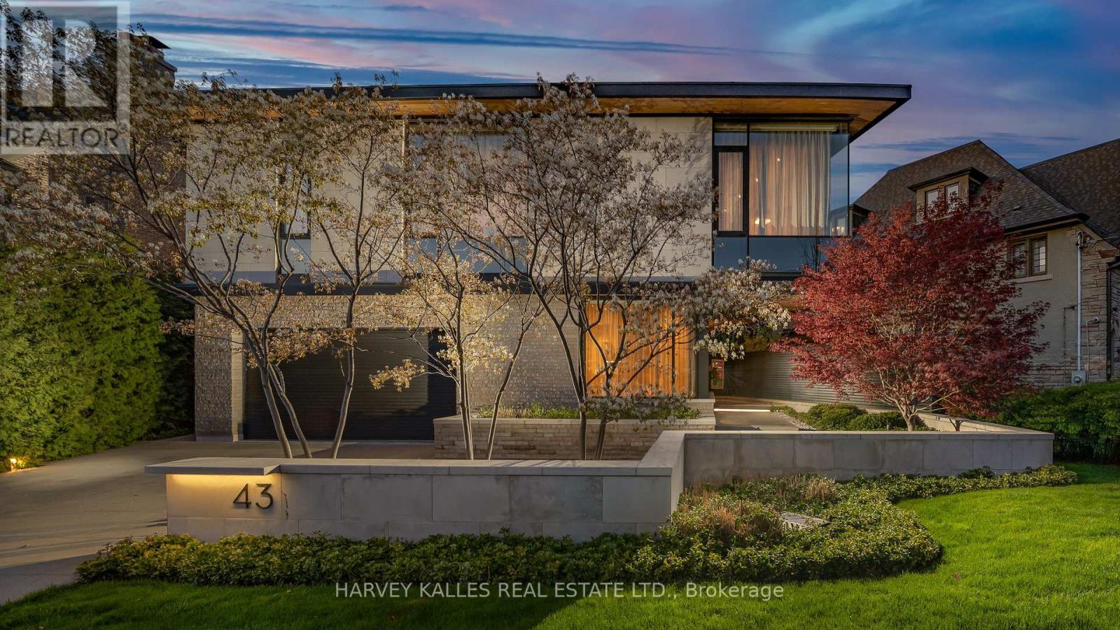 43 HILLHOLM ROAD, Toronto, Ontario