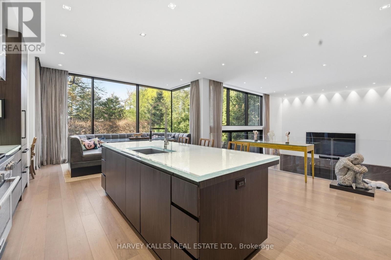43 Hillholm Road, Toronto, Ontario  M5P 1M4 - Photo 11 - C13142106