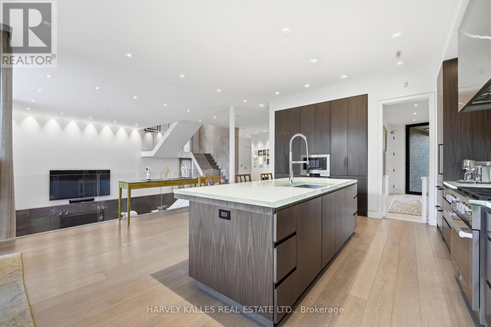 43 Hillholm Road, Toronto, Ontario  M5P 1M4 - Photo 12 - C13142106