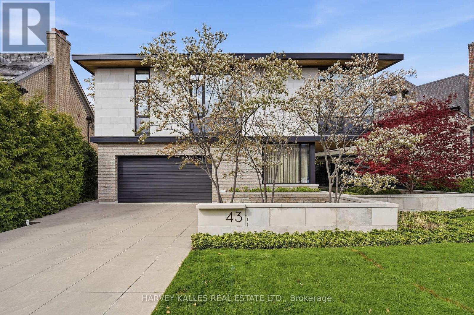 43 Hillholm Road, Toronto, Ontario  M5P 1M4 - Photo 2 - C13142106